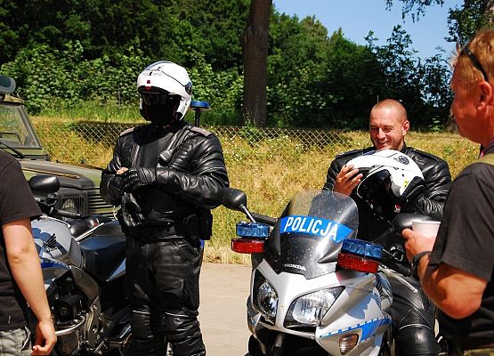 Grafika 6: Piknik Militarny