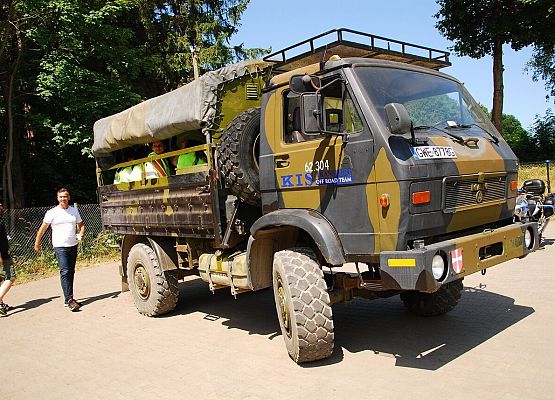 Grafika 4: Piknik Militarny