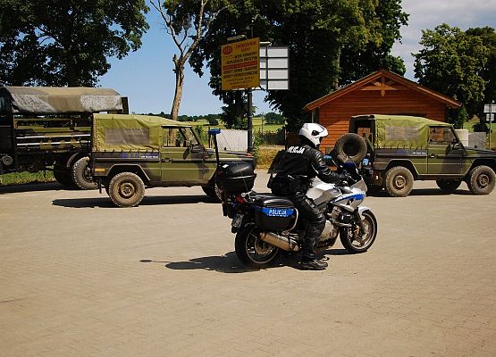 Grafika 2: Piknik Militarny