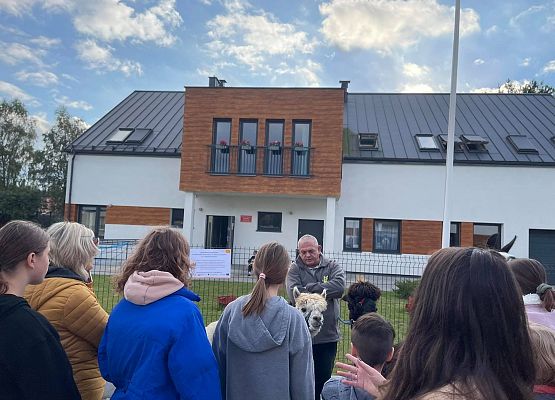 Grafika 2: "Pomorskie Dzieciom" - Alpakoterapia