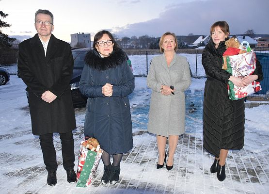 Grafika 1: Uroczyste przekazanie